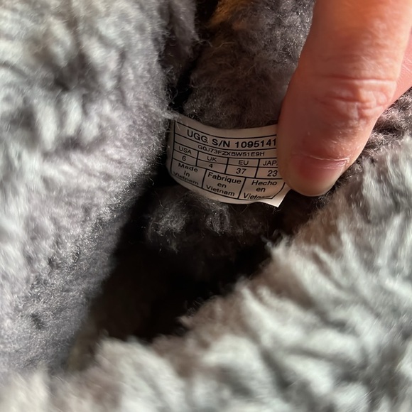 UGG Adirondack round toe leather suede black waterproof booties boots shoe 5 - Picture 6 of 8